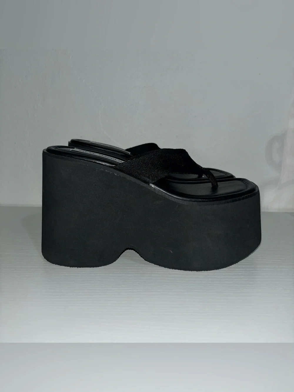 Steve Madden make statement